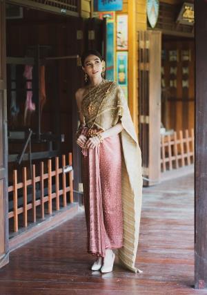 ชุดไทยเจ้าสาว ชุดไทยจักรพรรดิ์ เช่าที่แบมบี้ เวดดิ้ง ห้วยขวาง